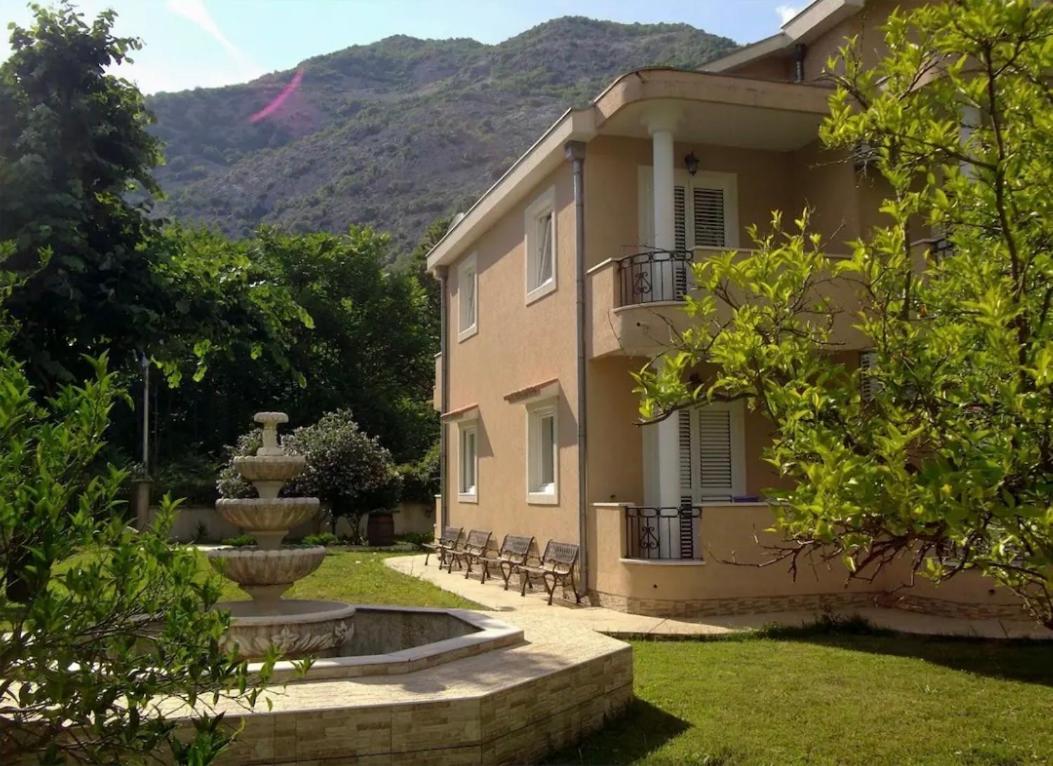 Carine Garden Risan Exterior foto
