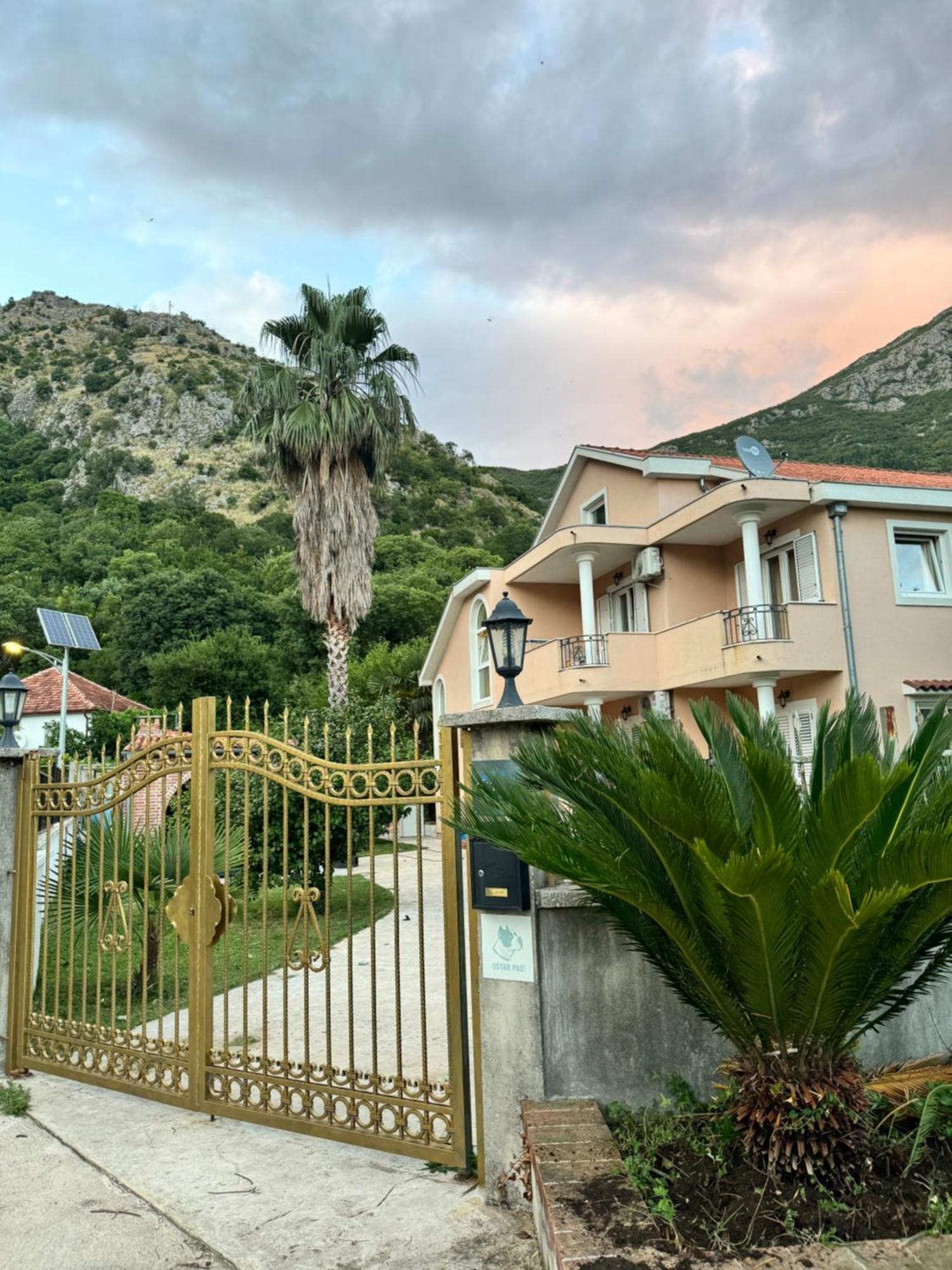 Carine Garden Risan Exterior foto