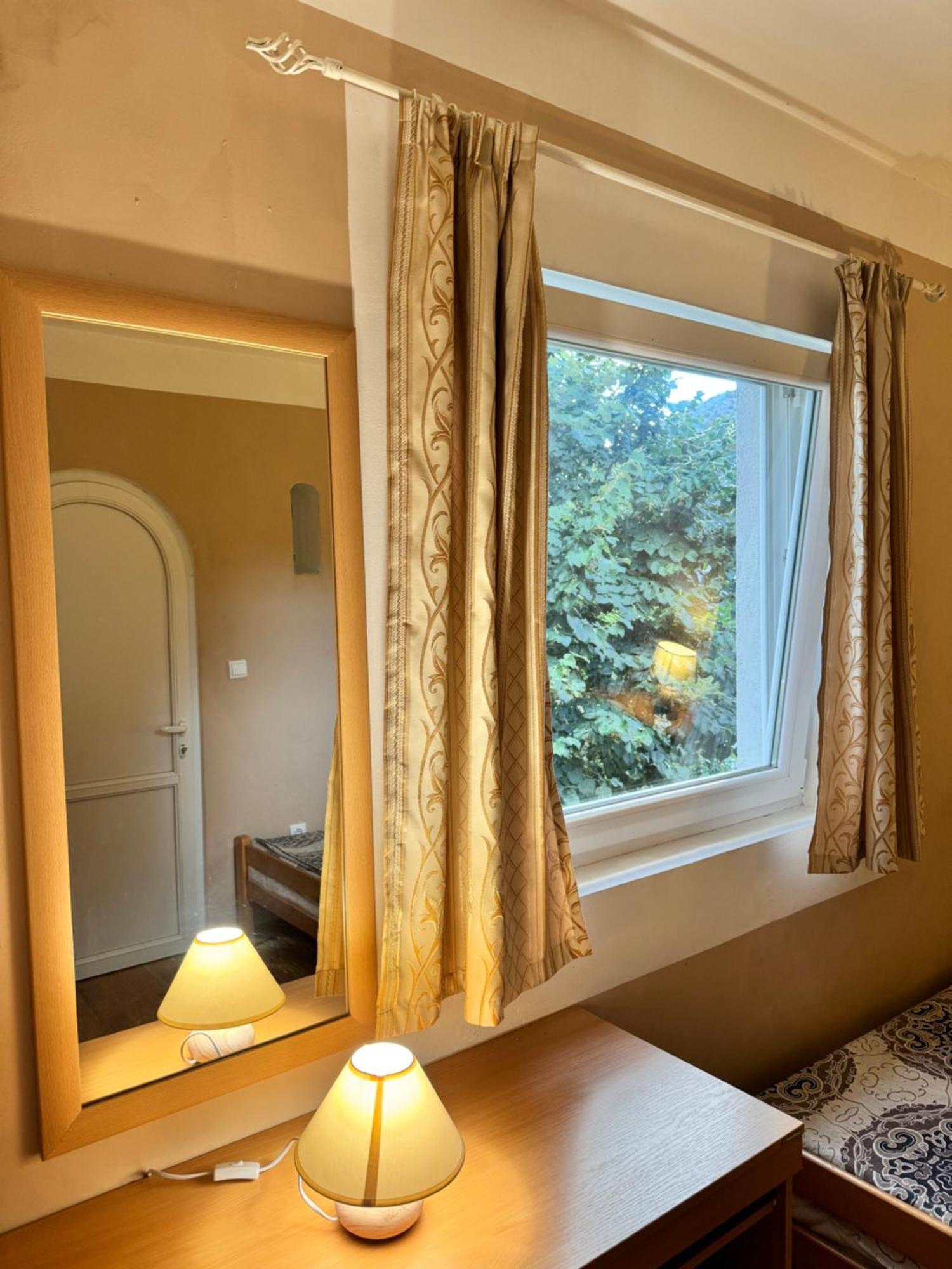 Carine Garden Risan Exterior foto