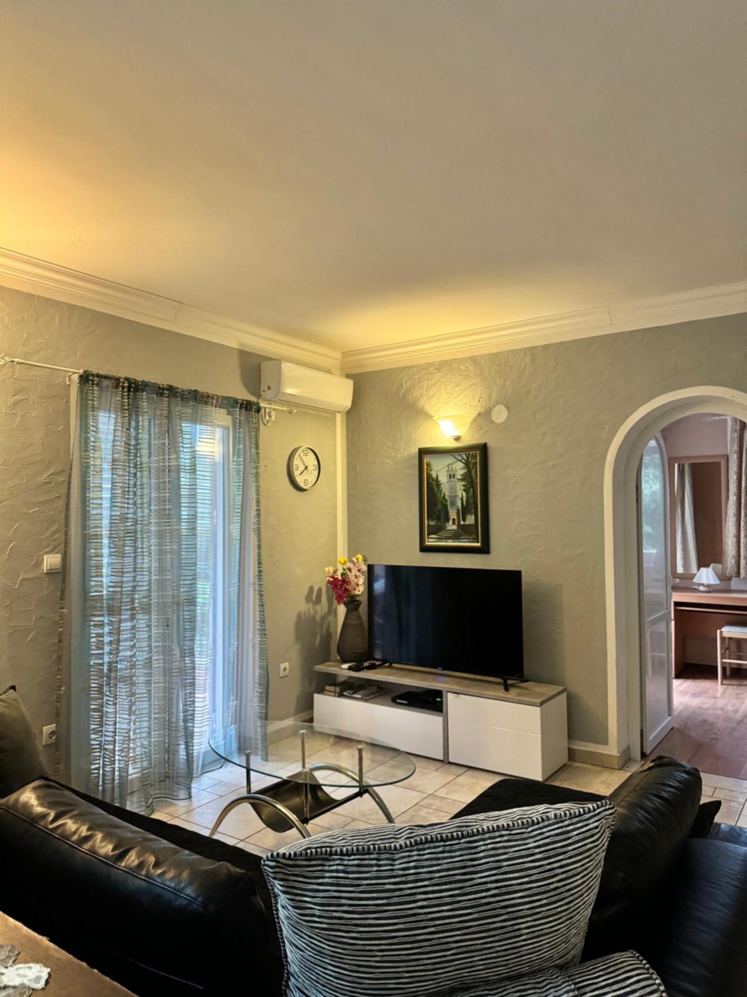 Carine Garden Risan Exterior foto