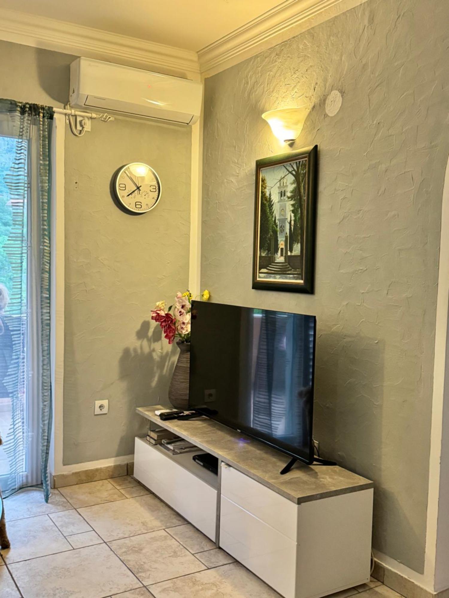 Carine Garden Risan Exterior foto